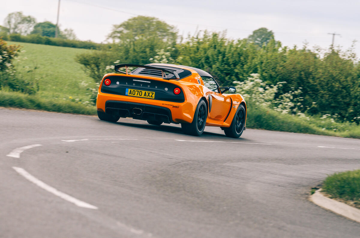 24 Lotus Exige Spot 390 Final 2021 RT cornering front