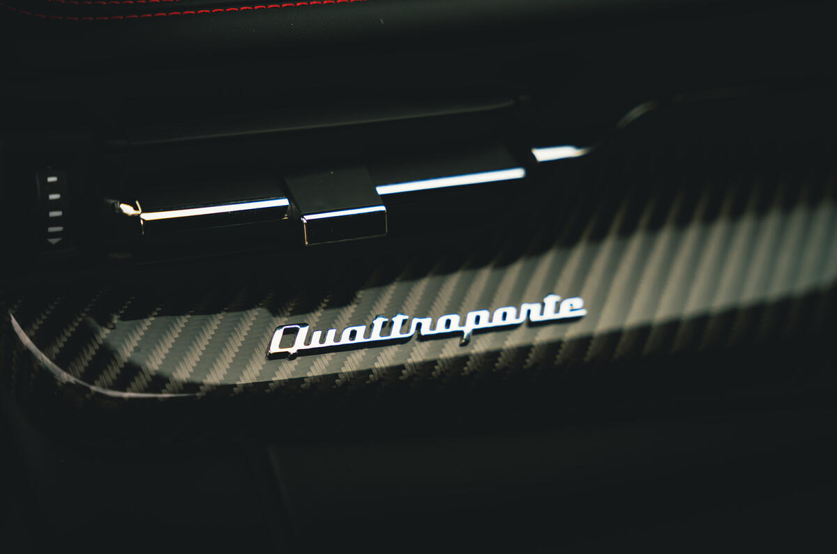 24 Maserati Quattroporte trofeo 2021 RT interior trim