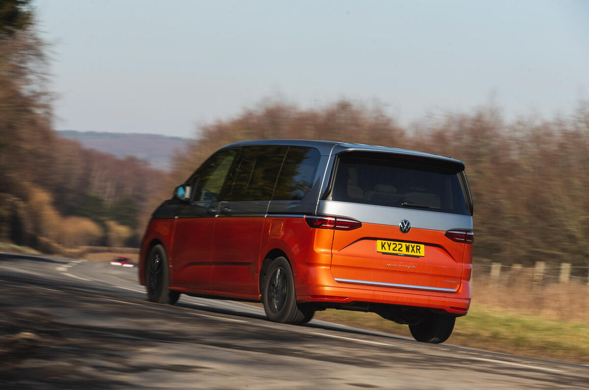 24 Volkswagen Multivan RT 2023 rear cornering
