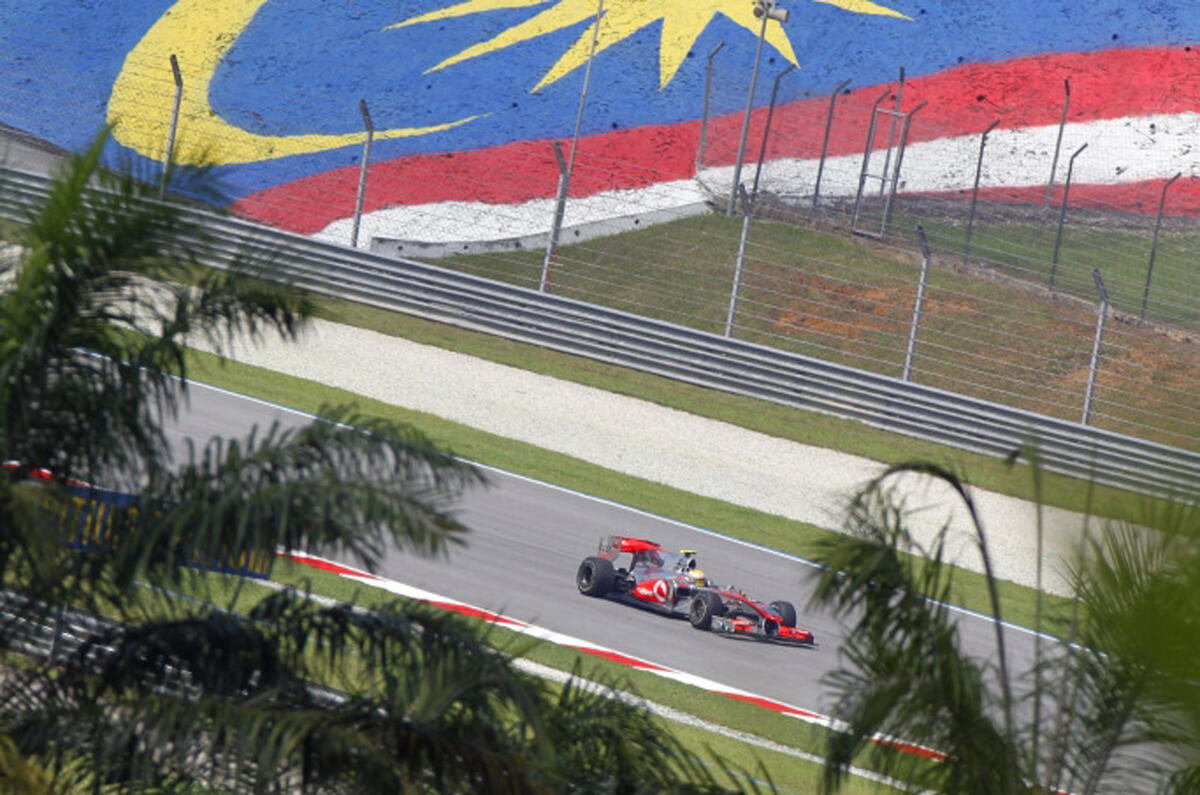 Hamilton fastest in F1 practice