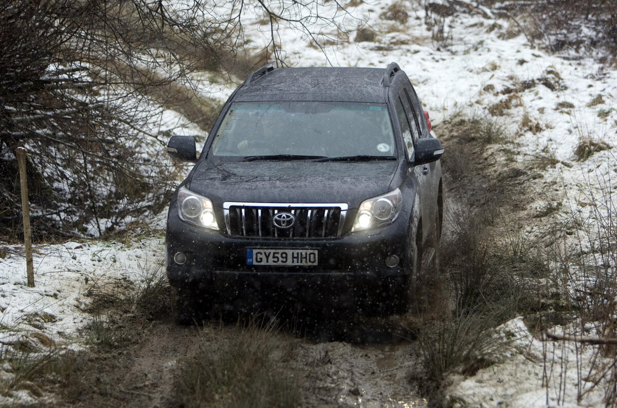 no title Discovery v Land Cruiser