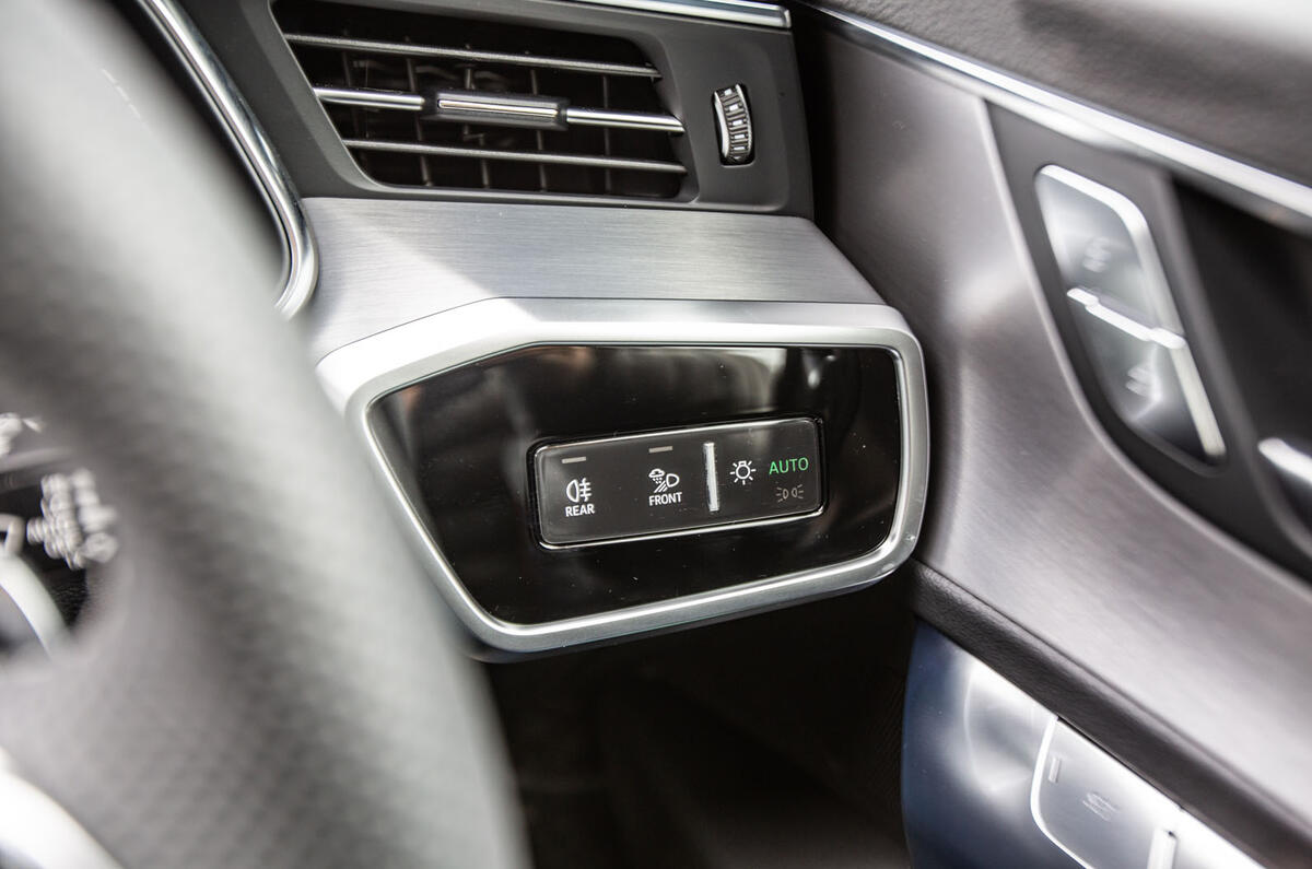 Audi A6 Avant 2018 road test review - light controls