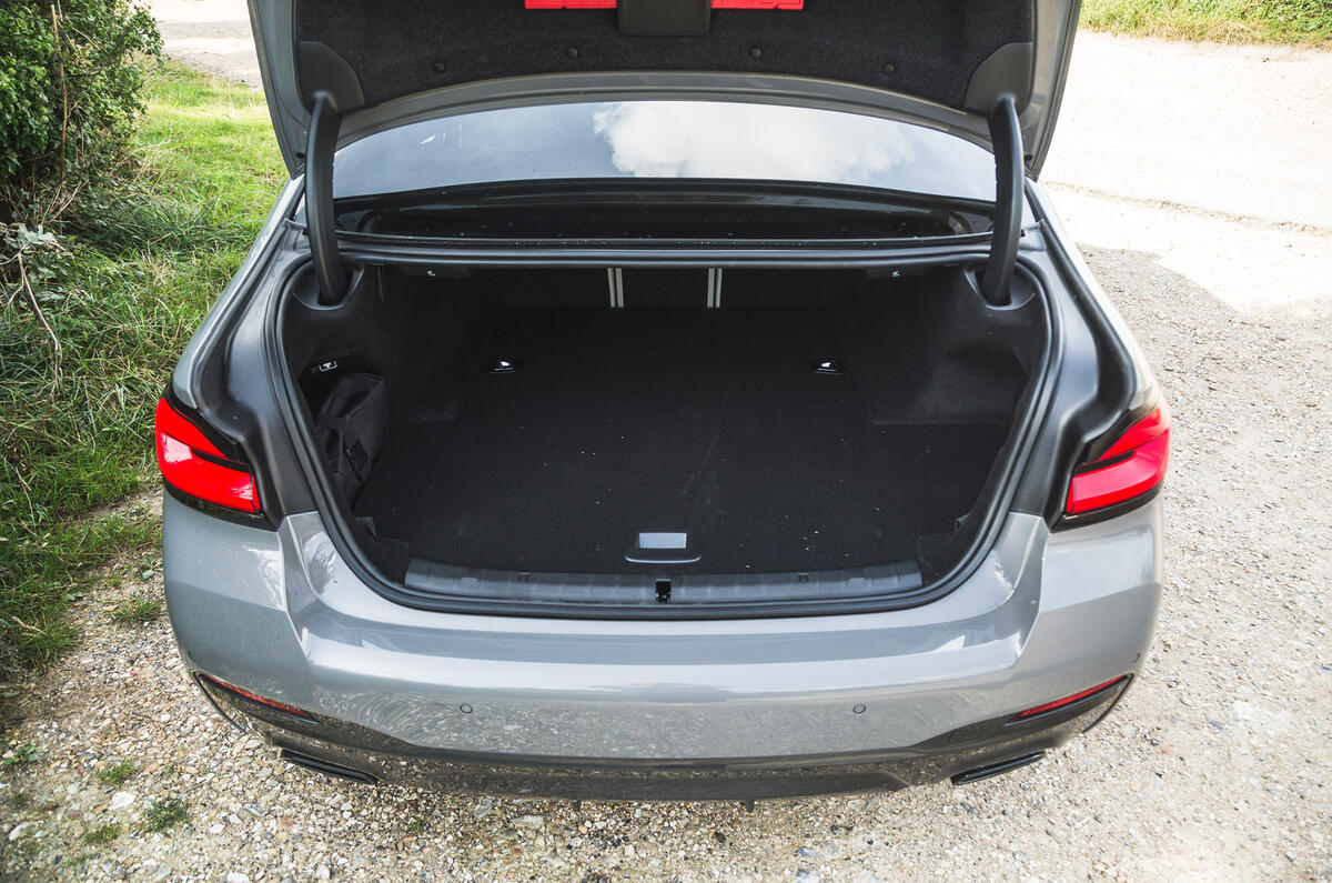 25 BMW 545e 2021 road test review boot