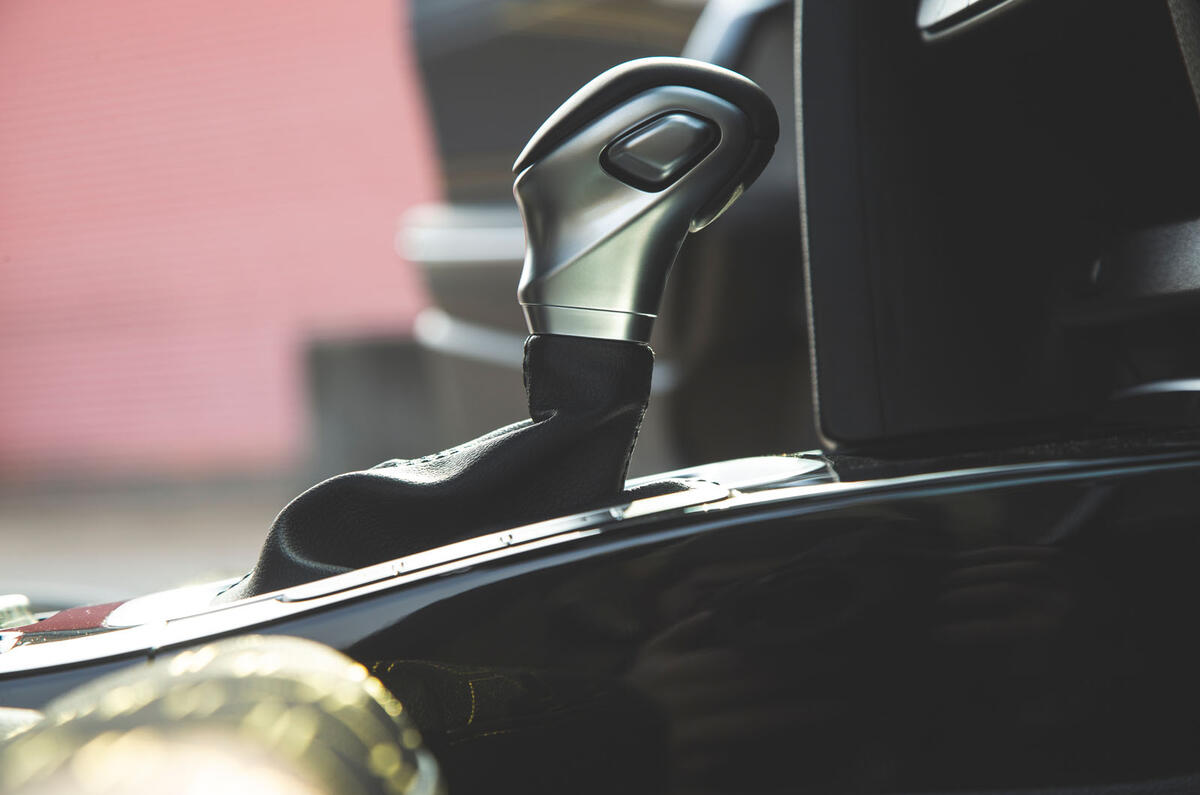 Kia Xceed 2019 road test review - gearstick
