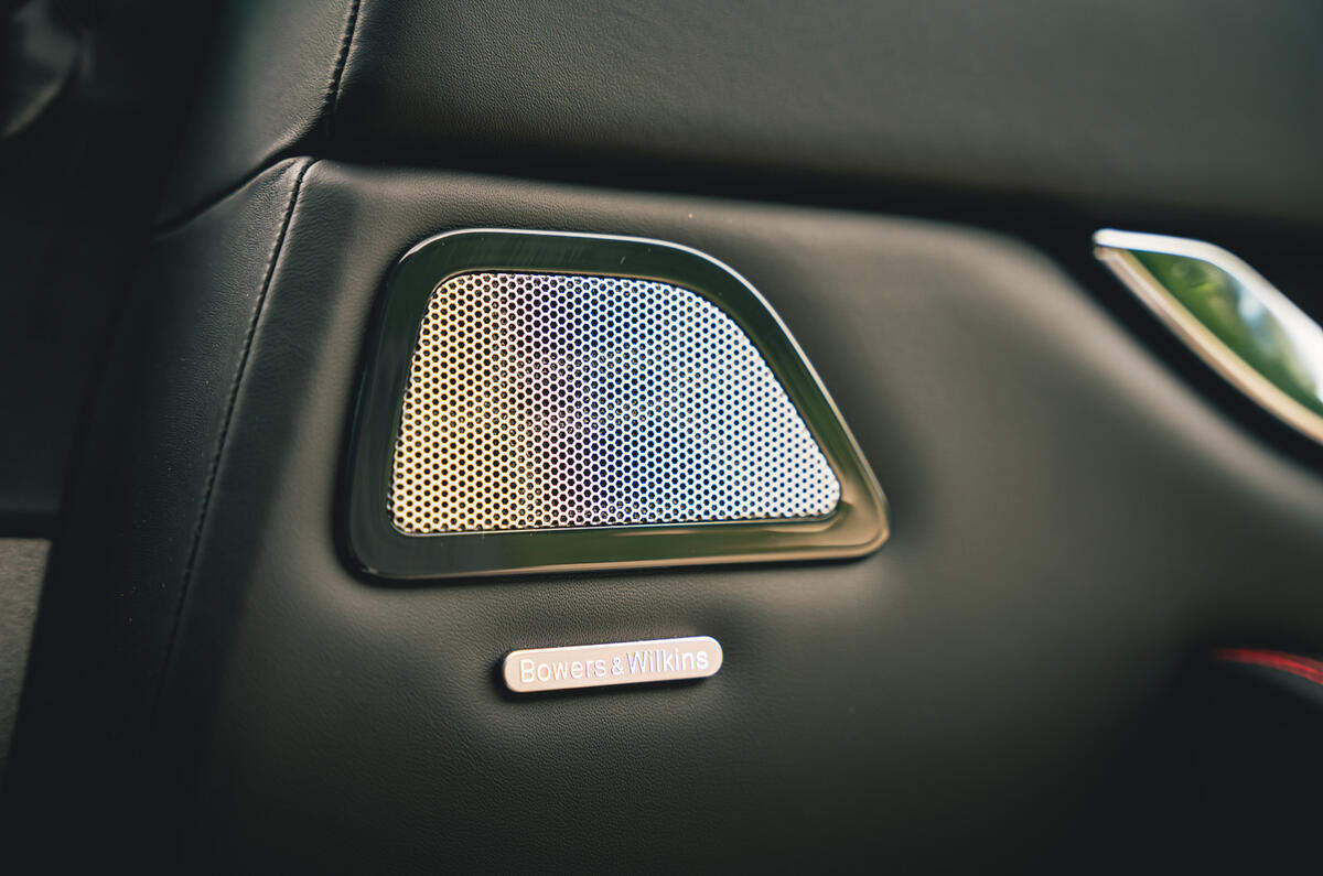 25 Maserati Quattroporte trofeo 2021 RT speakers