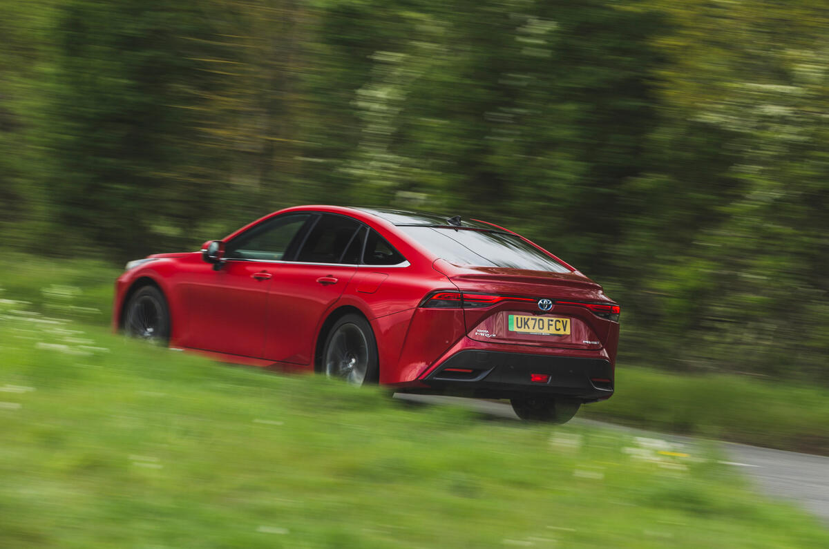 25 Toyota Mirai 2021 RT on road rear