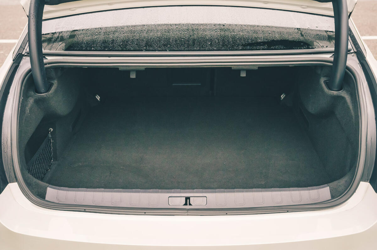 26 DS 9 2022 road test review boot