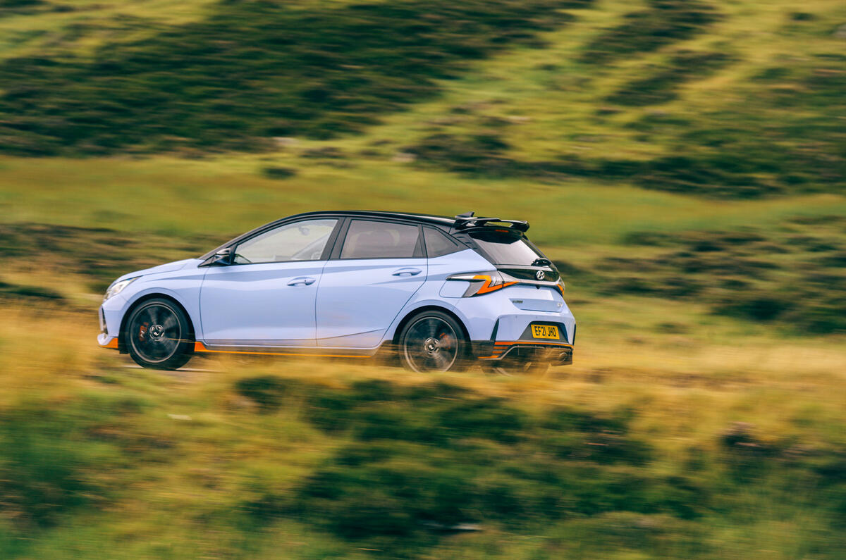 26 Hyundai i20 N 2021 RT on road side