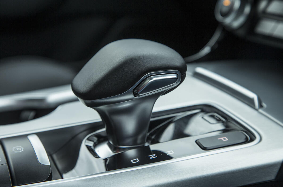 Kia Stinger GT line 2018 review gearstick