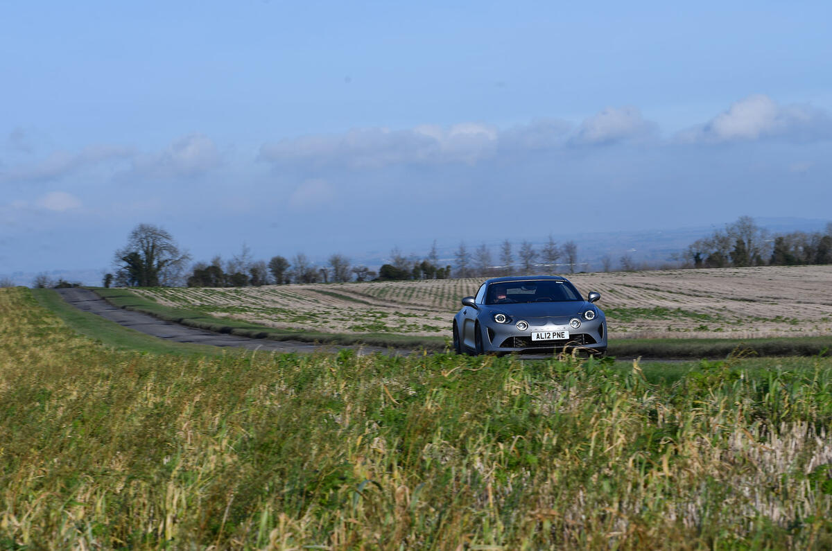 27 Alpine A110 Legende GT 2022 RT countryside
