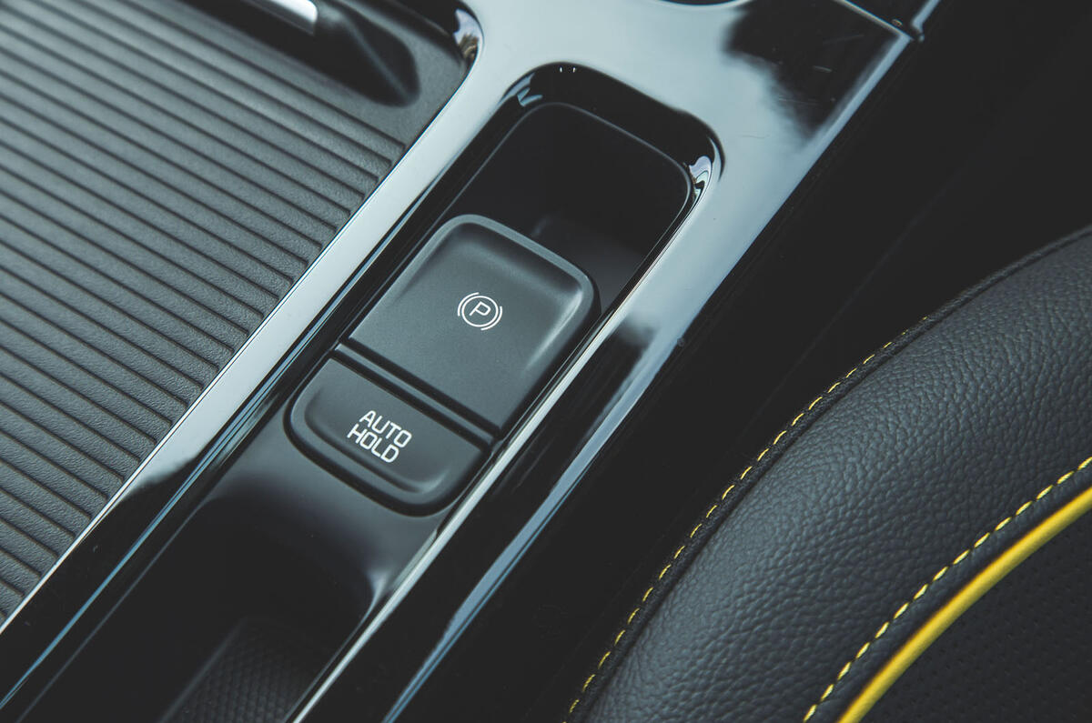 Kia Xceed 2019 road test review - handbrake