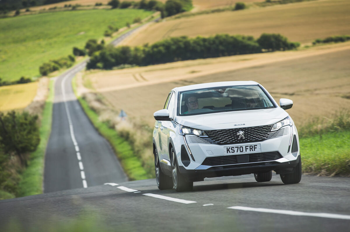 27 Peugeot 3008 2021 RT on road front 27 Peugeot 3008 2021 RT on road front