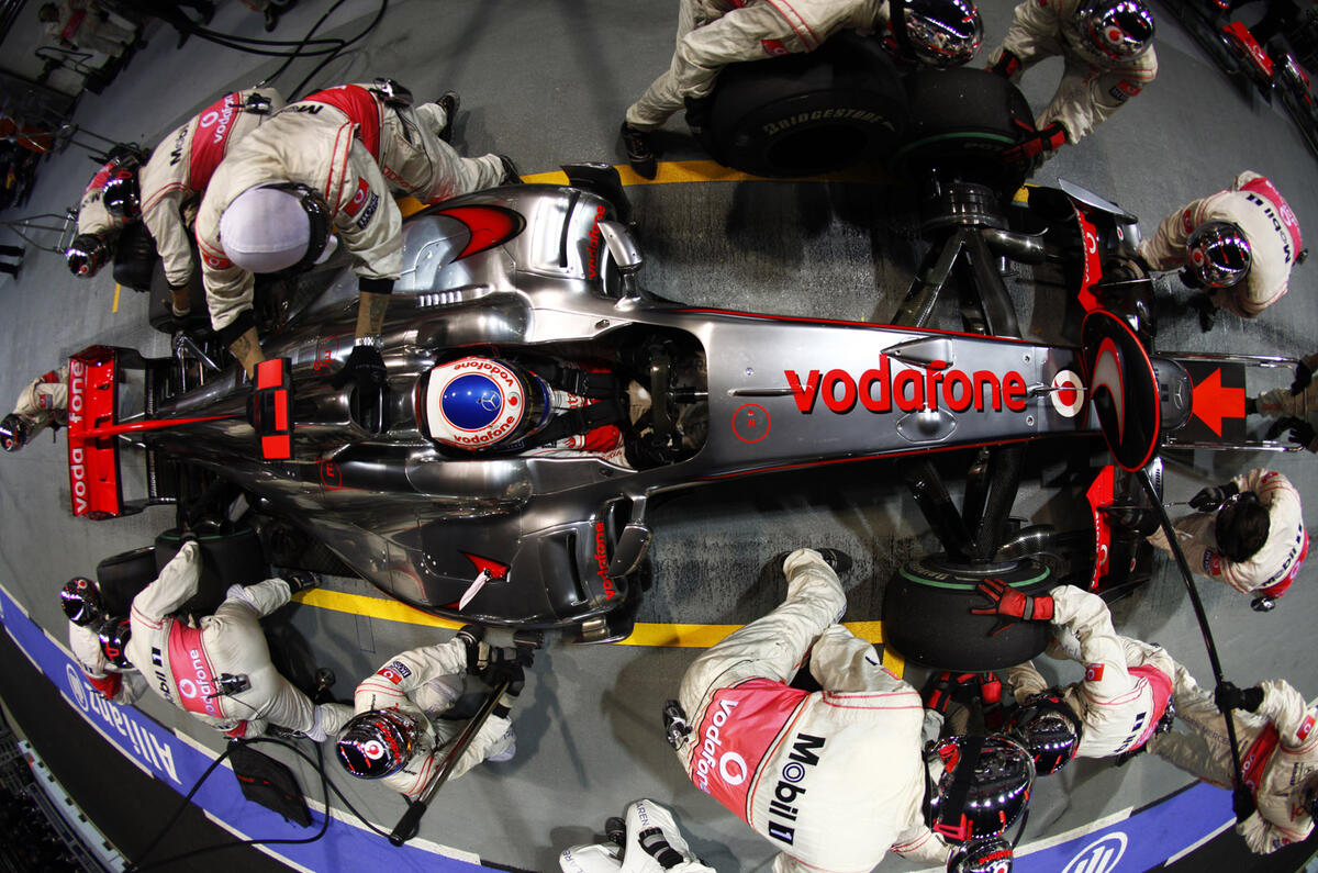 Alonso wins Singapore Grand Prix