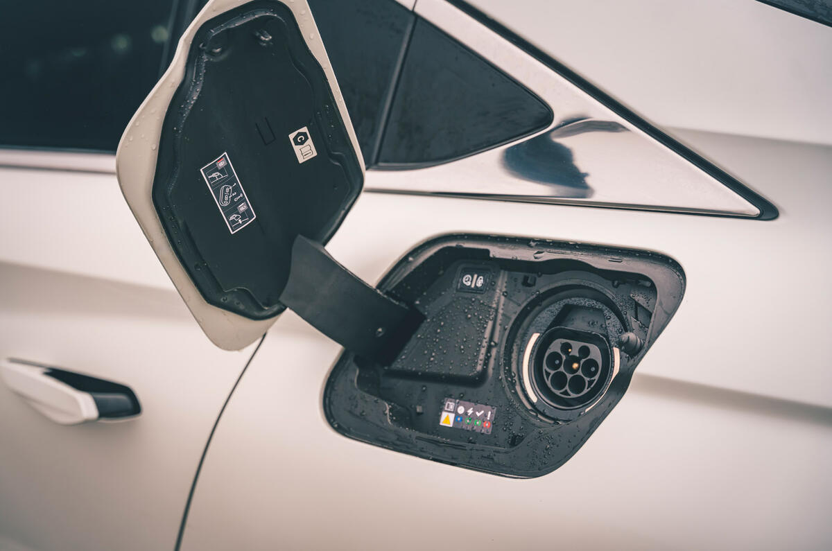 28 DS 9 2022 road test review charging port