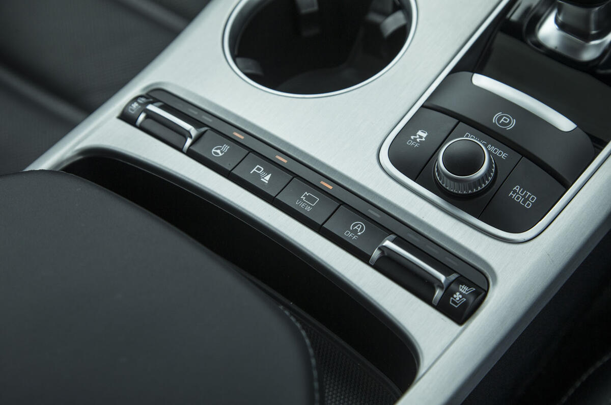 Kia Stinger GT line 2018 review parking cameras