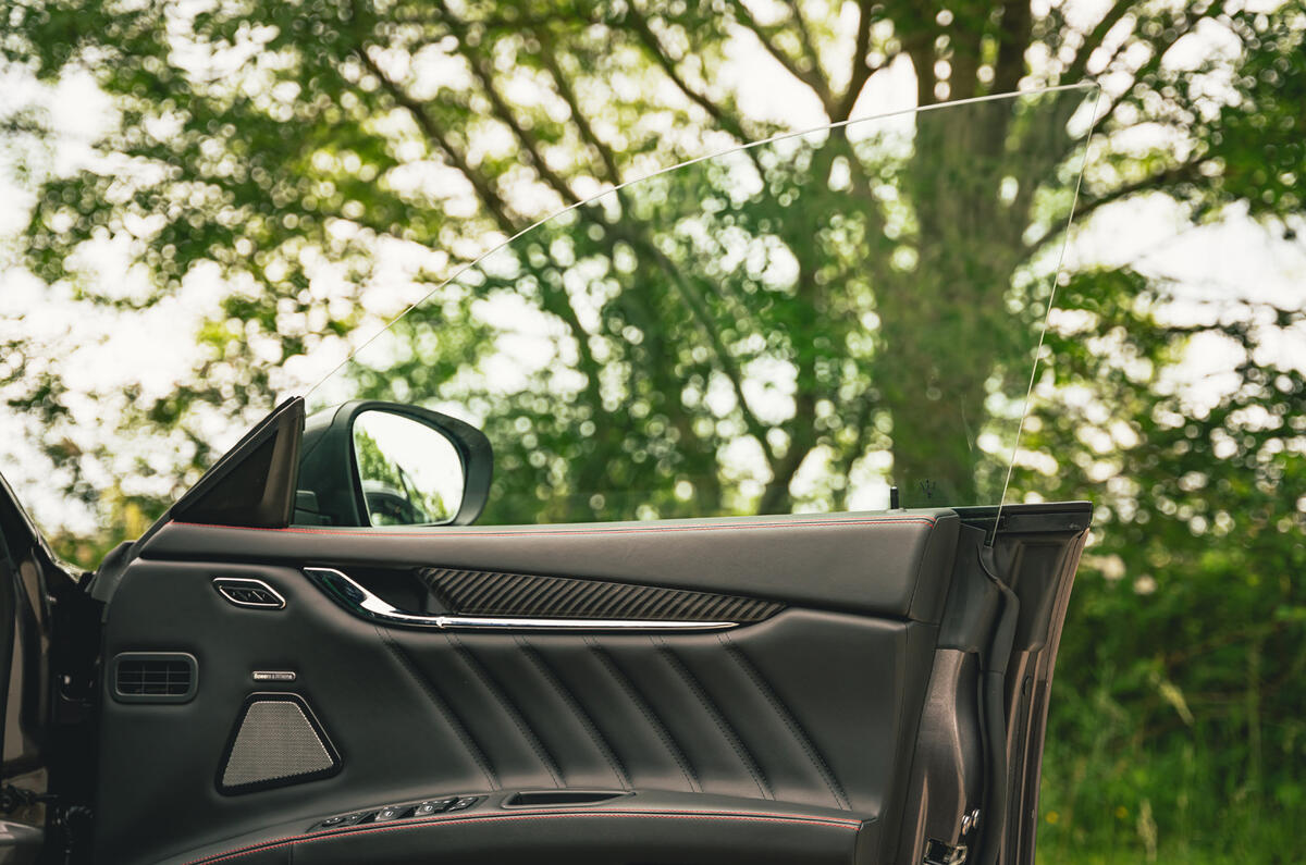 28 Maserati Quattroporte trofeo 2021 RT pillarless doors