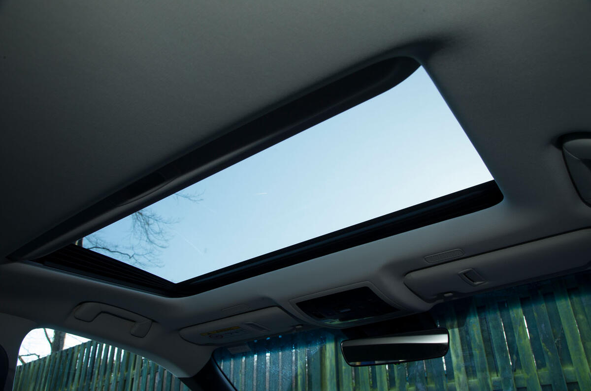 Lexus ES 2019 road test review - sunroof