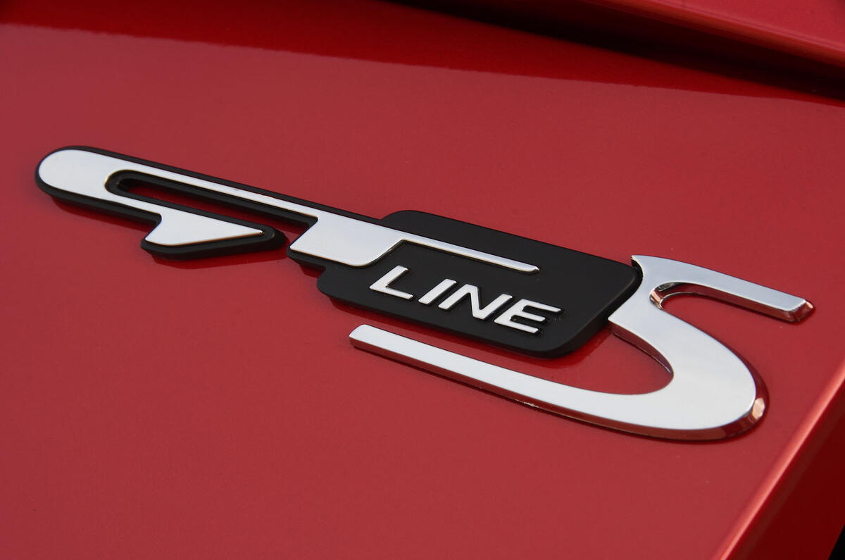 Kia Optima Sportswagon 2018 review - GT line badge