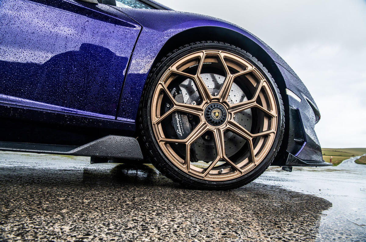 Lamborghini Aventador SVJ 2019 road test review - alloy wheels