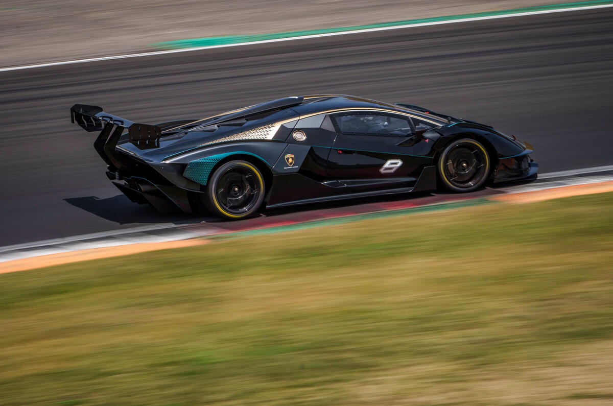 3 Lamborghini Essenza SCV12 2021 RT aerial