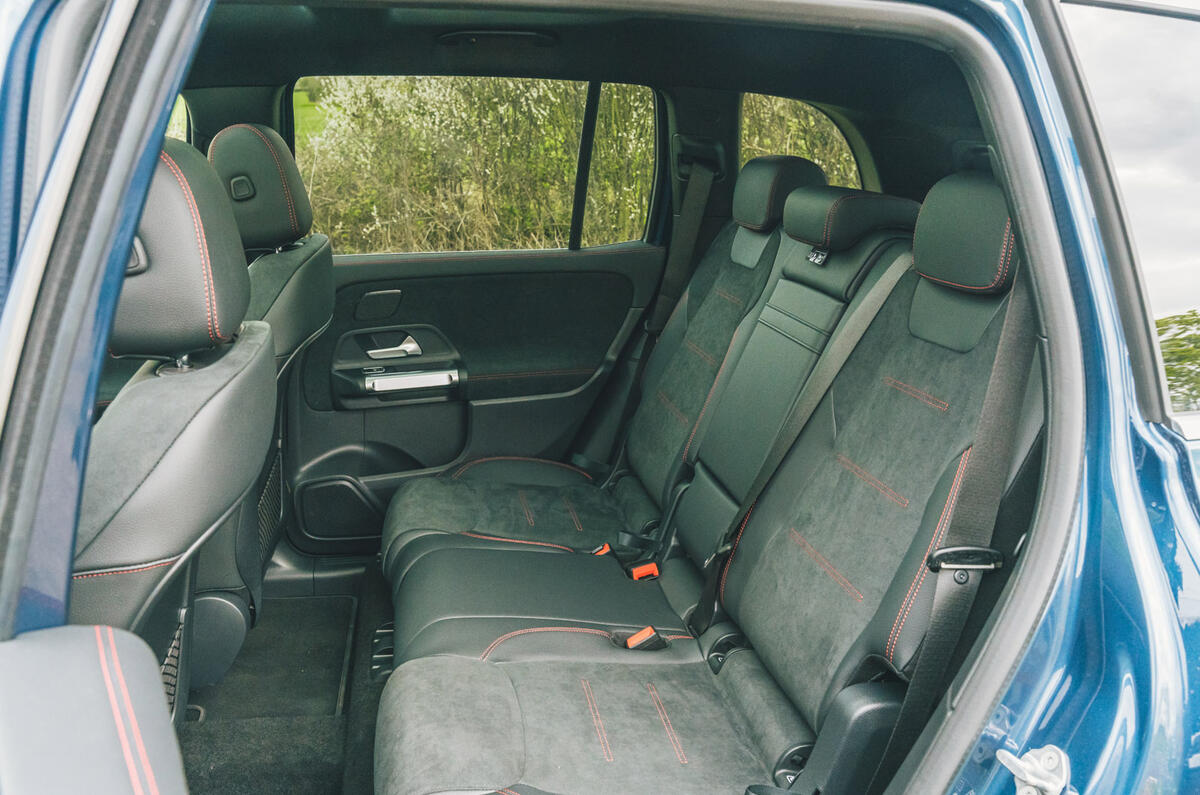 3 Mercedes Benz EQB RT 2022 rearseats
