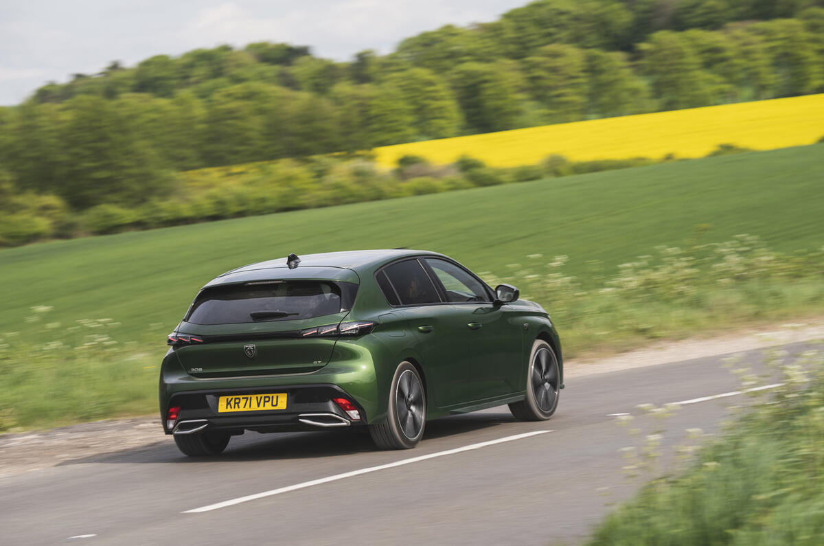 3 Peugeot 308 RT 2022 corner