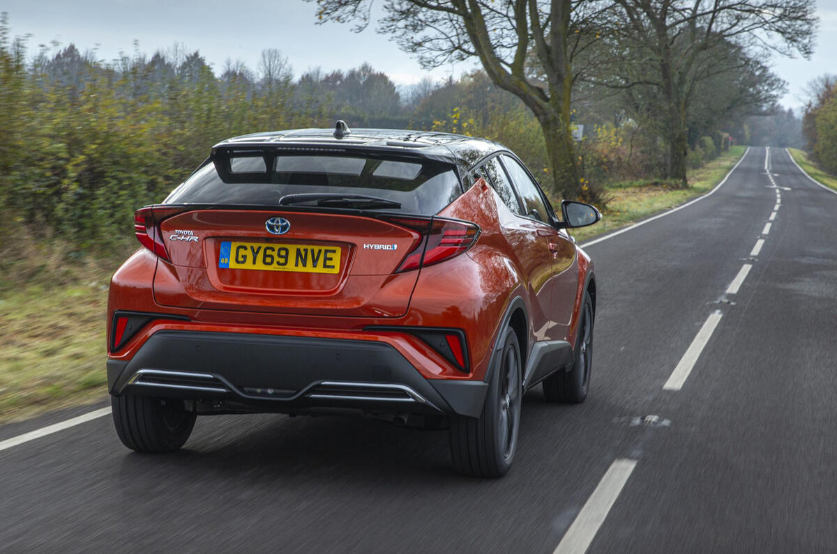 3 Toyota C HR 2021 RT hero rear