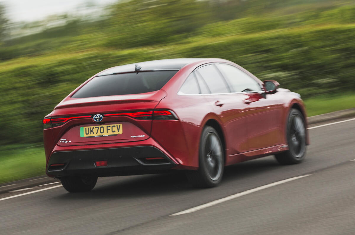 3 Toyota Mirai 2021 RT hero rear