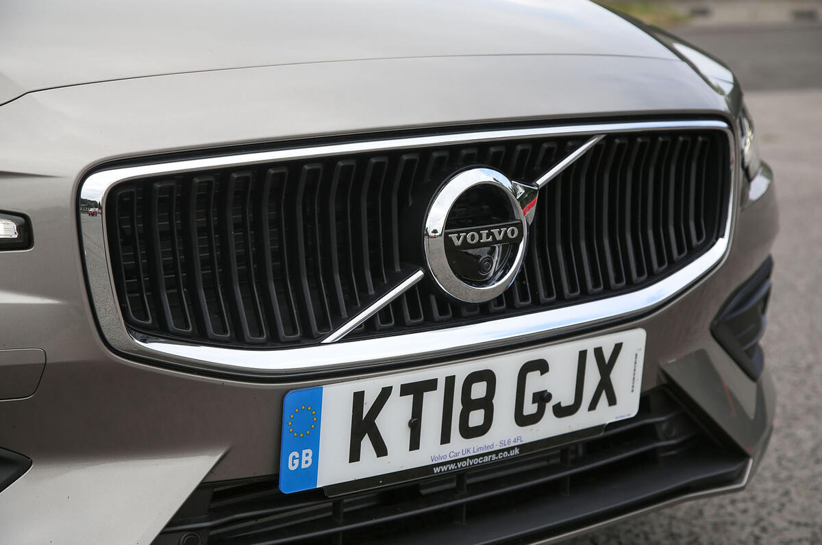 Volvo V60 2018 road test review front end