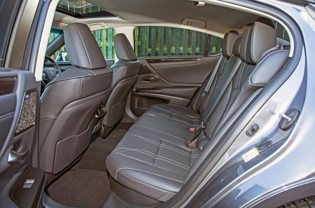 Lexus ES 2019 road test review - rear seats