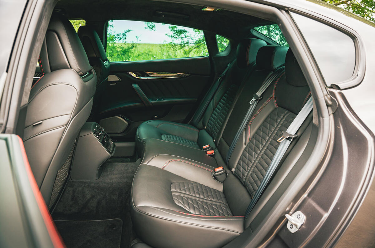 30 Maserati Quattroporte trofeo 2021 RT rear seats