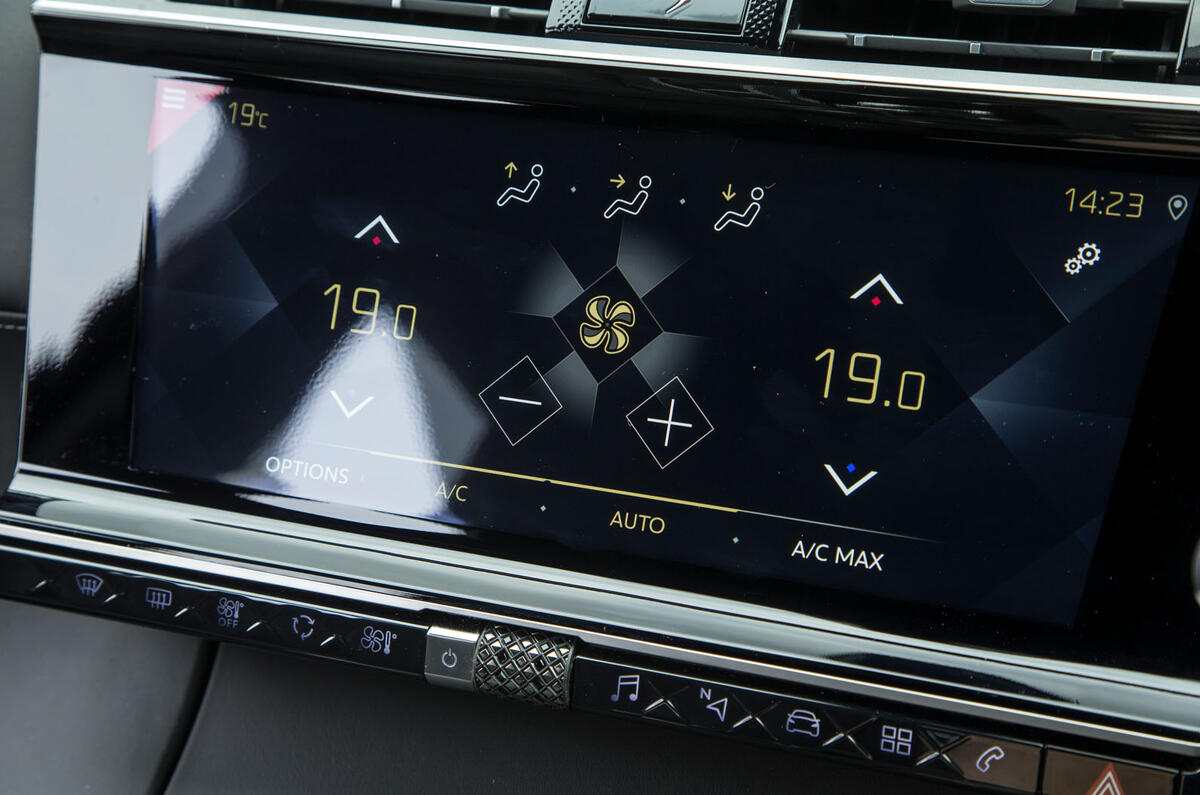 DS 7 Crossback 2018 road test review infotainment climate