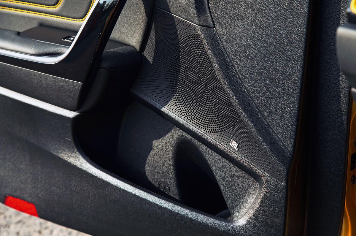 Kia Xceed 2019 road test review - speakers