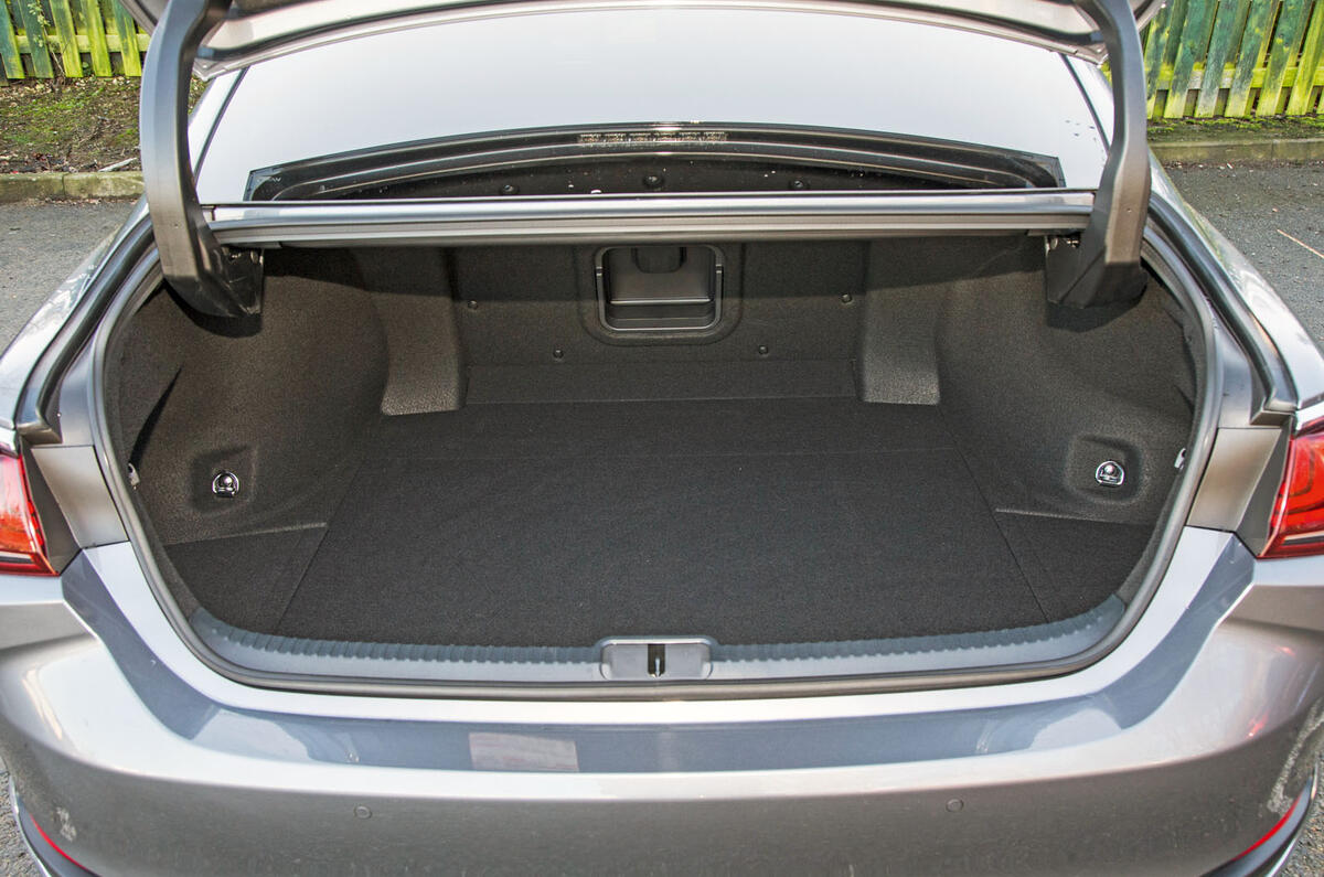 Lexus ES 2019 road test review - boot