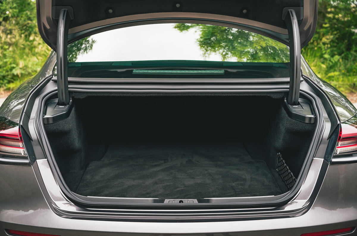 31 Maserati Quattroporte trofeo 2021 RT boot