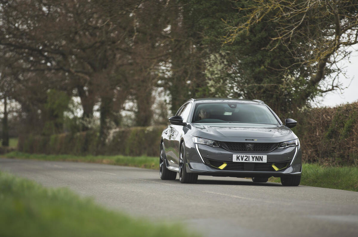31 Peugeot 508 PSE SW 2021 RT on road front