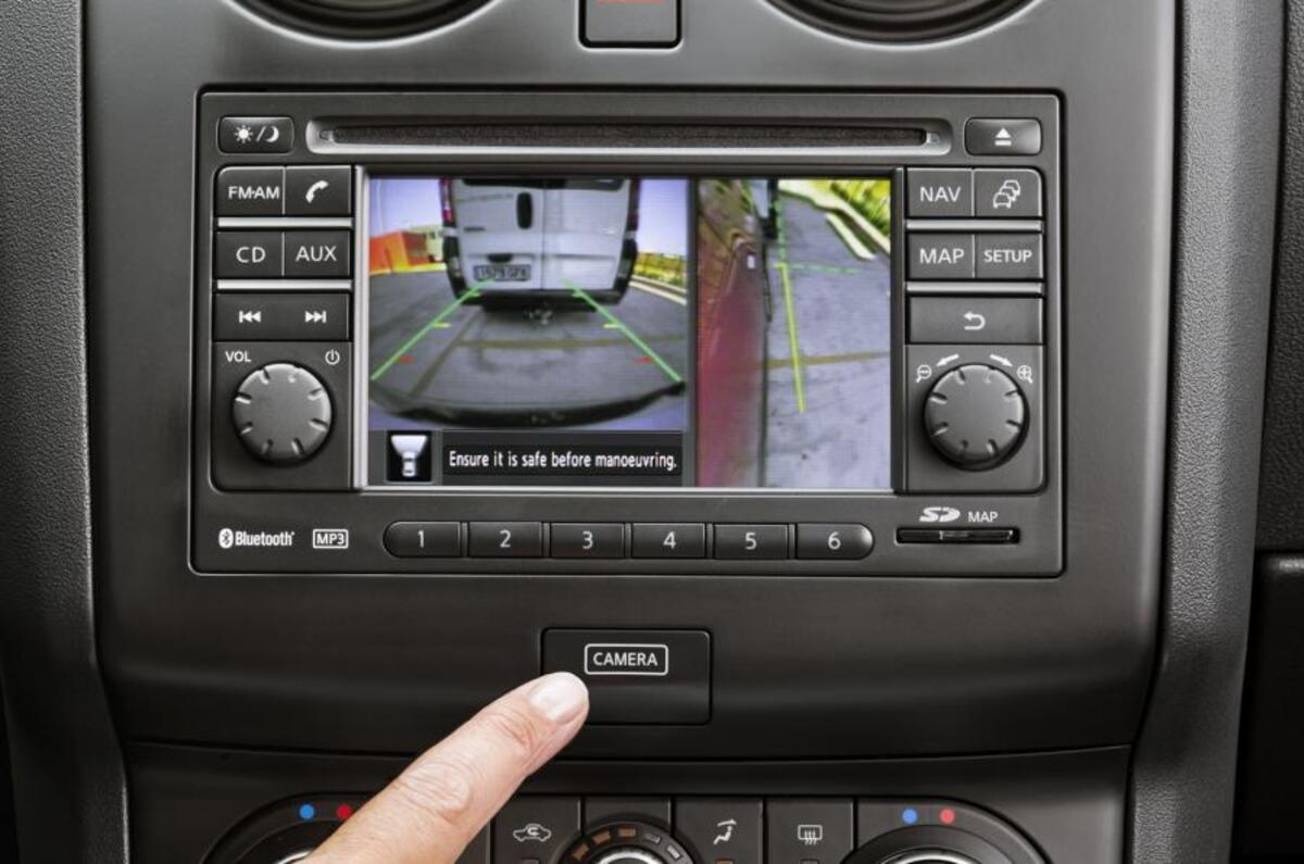 Nissan Qashqai+2 infotainment system