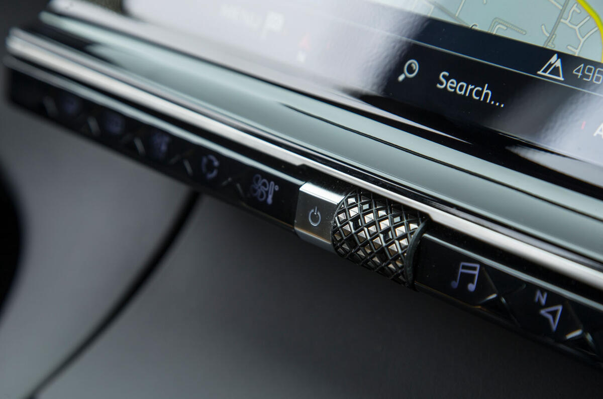 DS 7 Crossback 2018 road test review infotainment buttons