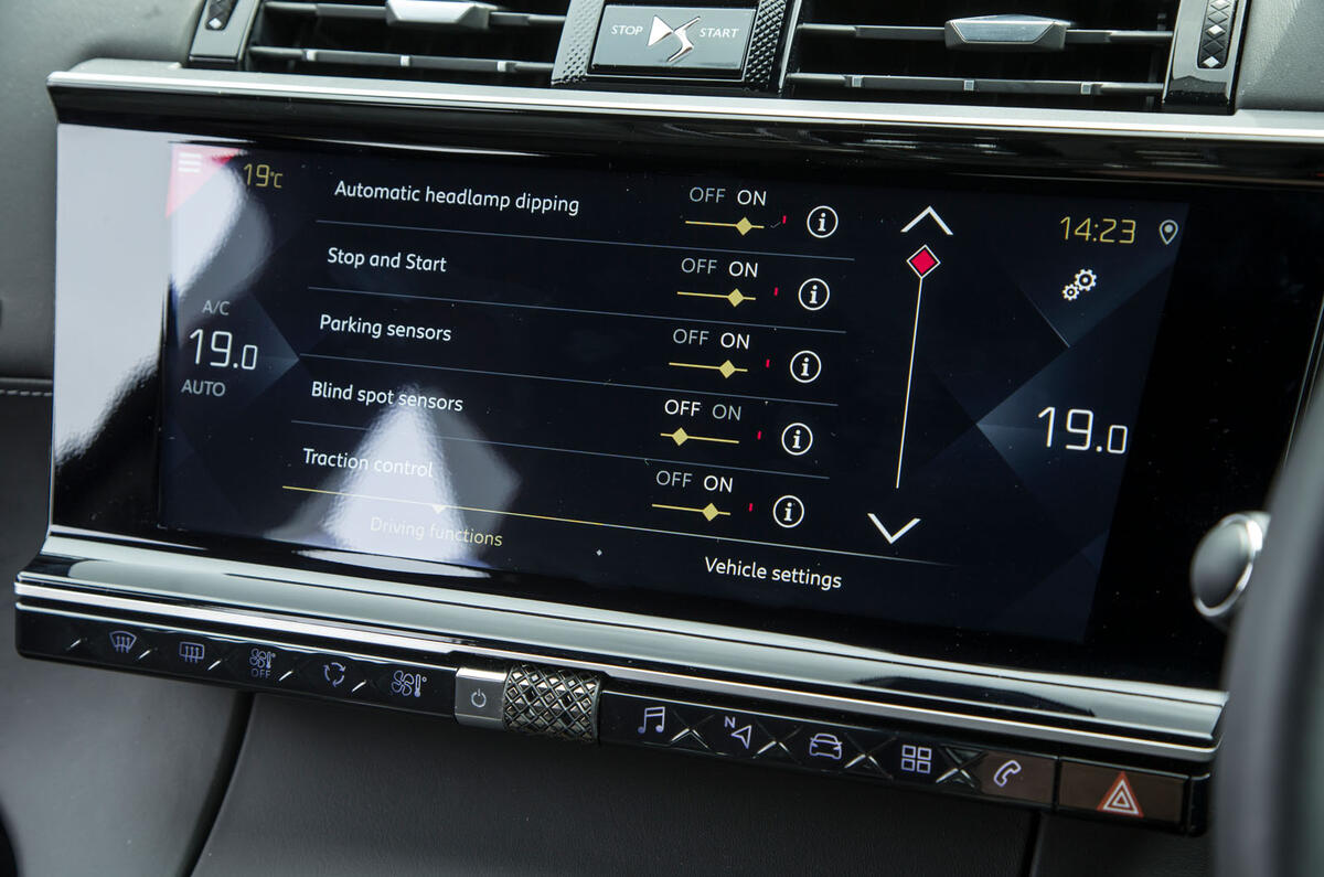 DS 7 Crossback 2018 road test review infotainment settings