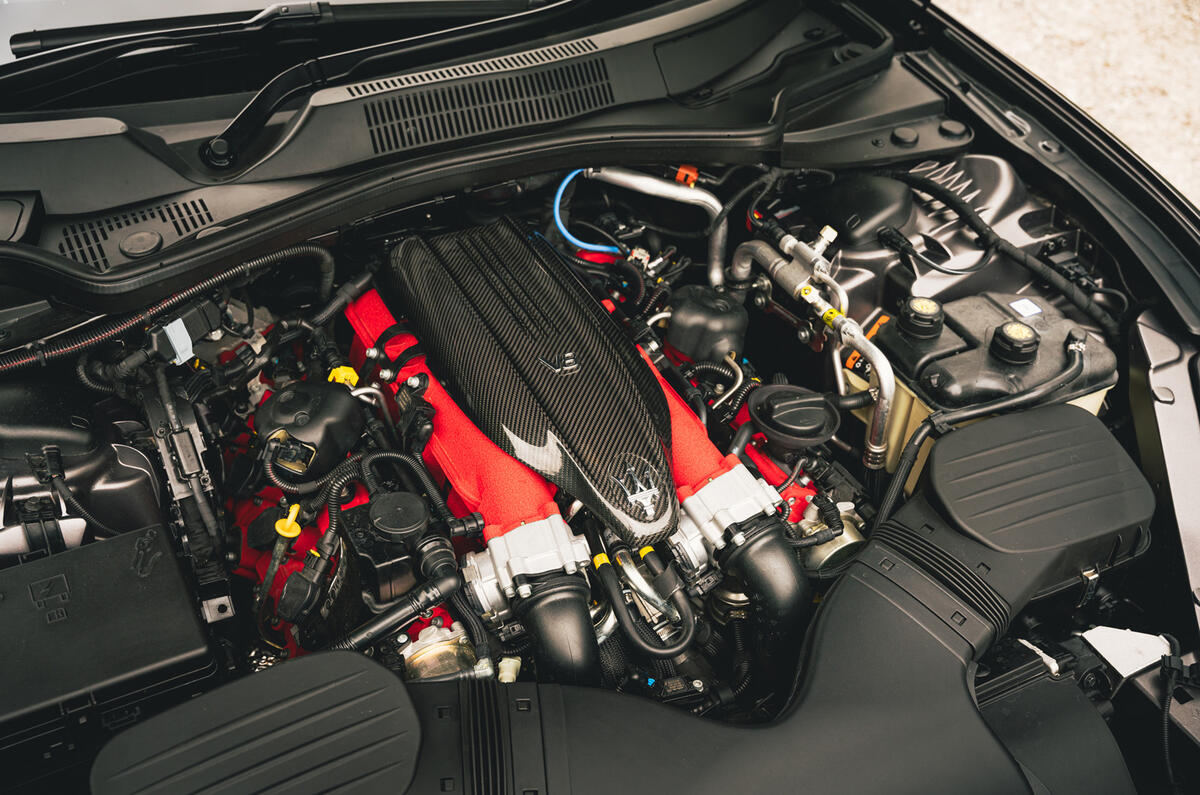 32 Maserati Quattroporte trofeo 2021 RT engine