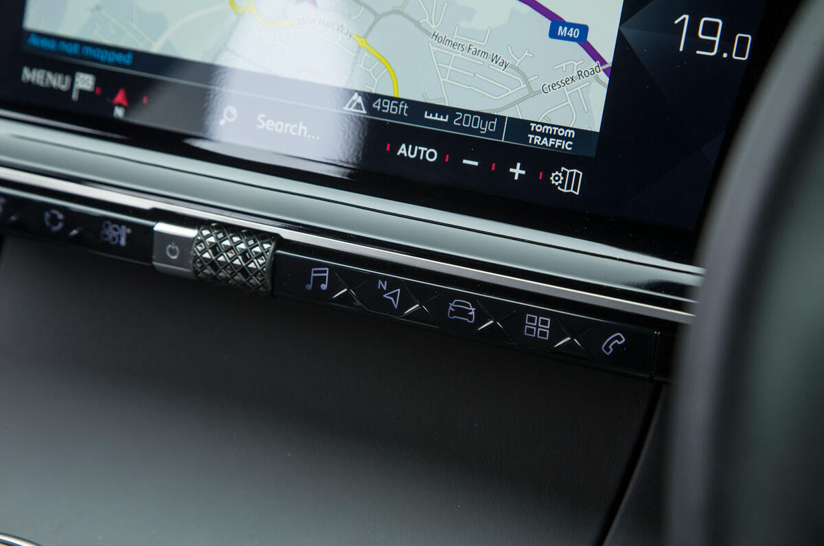 DS 7 Crossback 2018 road test review infotainment icons