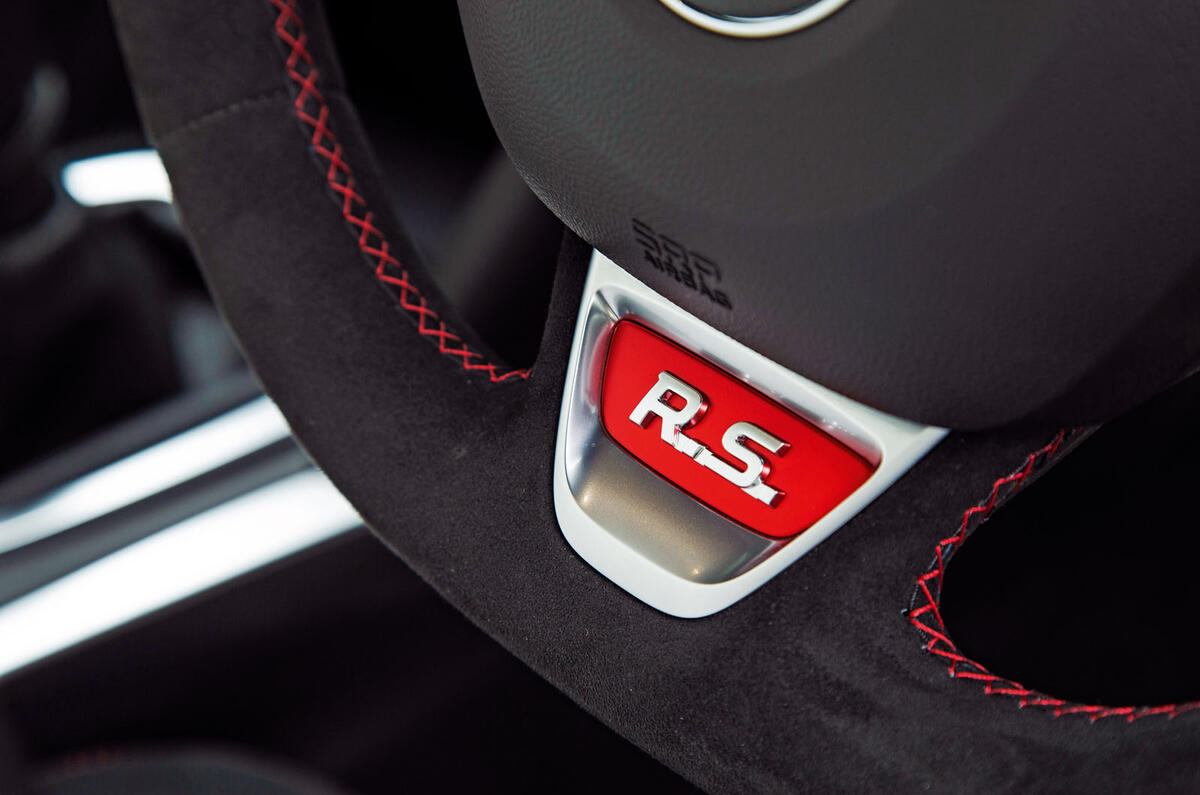 Renault Megane RS Trophy-R 2019 road test review - steering wheel detail