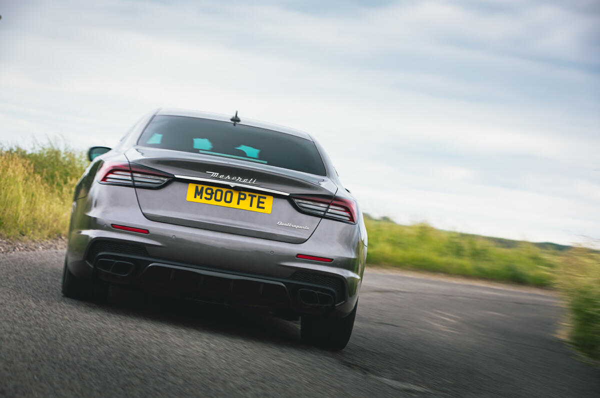 34 Maserati Quattroporte trofeo 2021 RT cornering rear