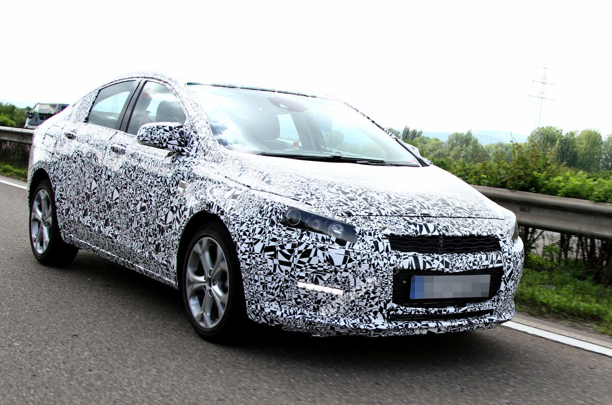 no title New Chevrolet Cruze: new spy pics