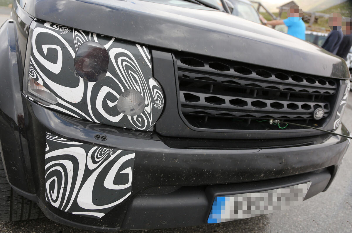 Land Rover Discovery facelift to go on sale this year