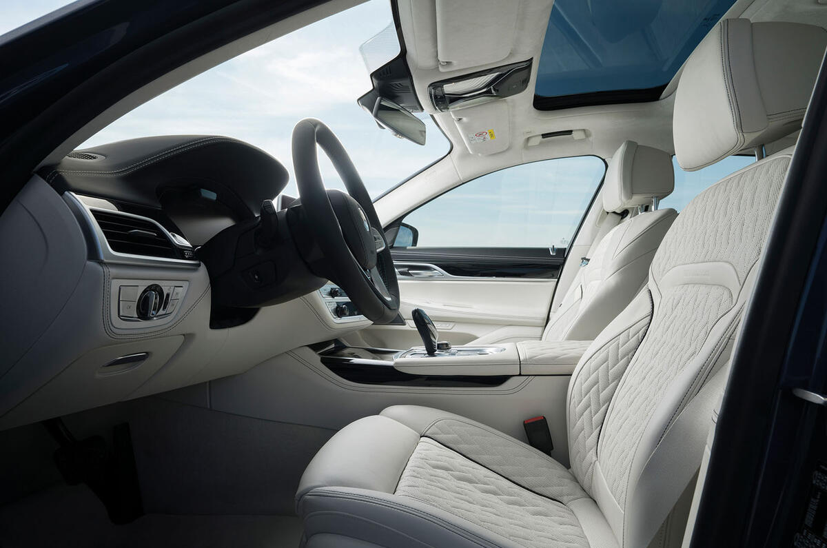 Alpina B7 2019 review - front seats