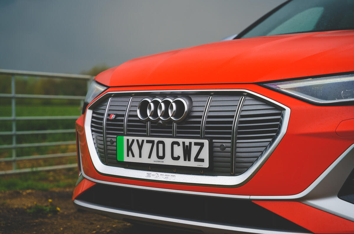 4 Audi E Tron S 2021 RT nose