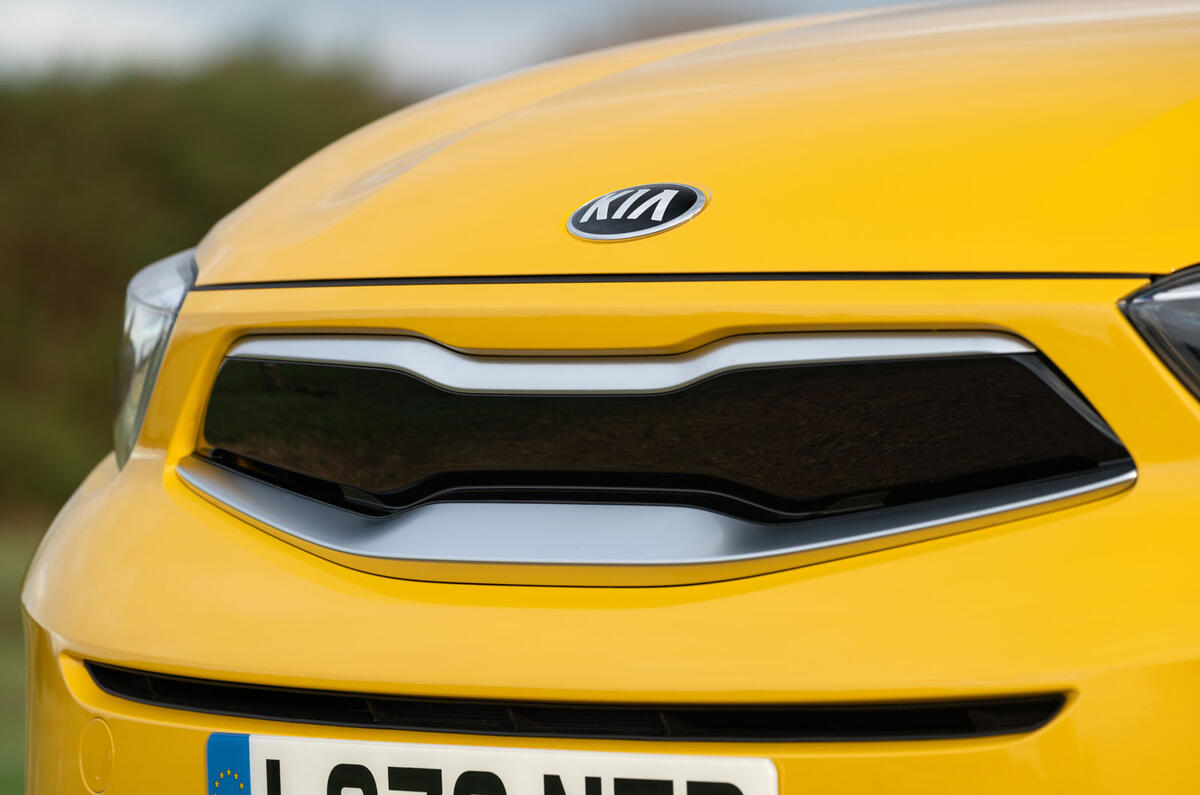 4 Kia Stonic 2021 RT update nose 4 Kia Stonic 2021 RT update nose