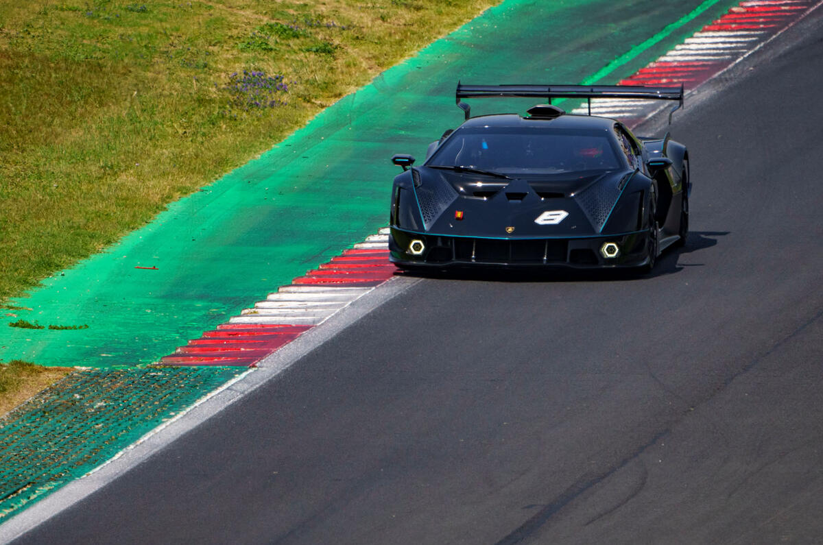 4 Lamborghini Essenza SCV12 2021 RT track