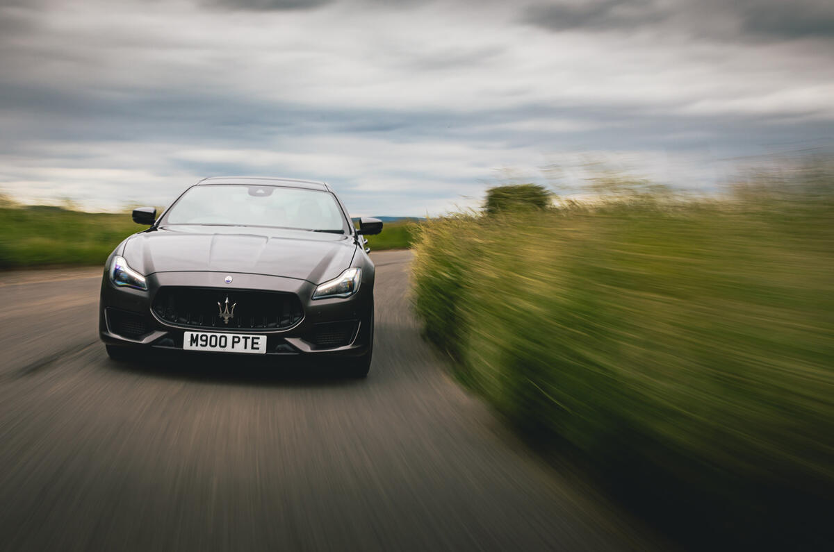 4 Maserati Quattroporte trofeo 2021 RT hero nose